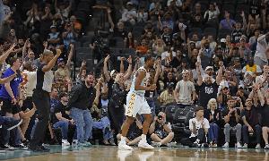 开季不败！巴恩斯：我们还在建立化学反应 小伙子们表现不错