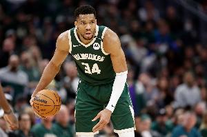 张佳玮：雄鹿像东部版森林狼火箭 字母哥是连续第八年的东部第1人