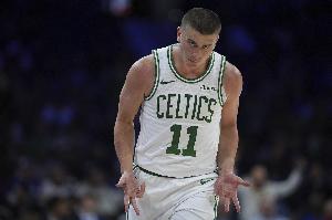 得快找找手感!普理查德半场三分5中1仅拿3分 但送9助2断 得快找找手感!普理查德半场三分5中1仅拿3分 但送9助2断