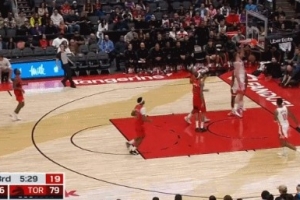 刚柔并济!申京跟进垫步起飞 左臂舒展战斧劈扣! 刚柔并济!申京跟进垫步起飞 左臂舒展战斧劈扣!