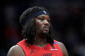 小杨还有机会吗？斯普利特：罗威今日可以出战！