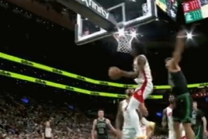 冲击力十足！申京送妙传 阿门底线突击拉杆打进还要加罚